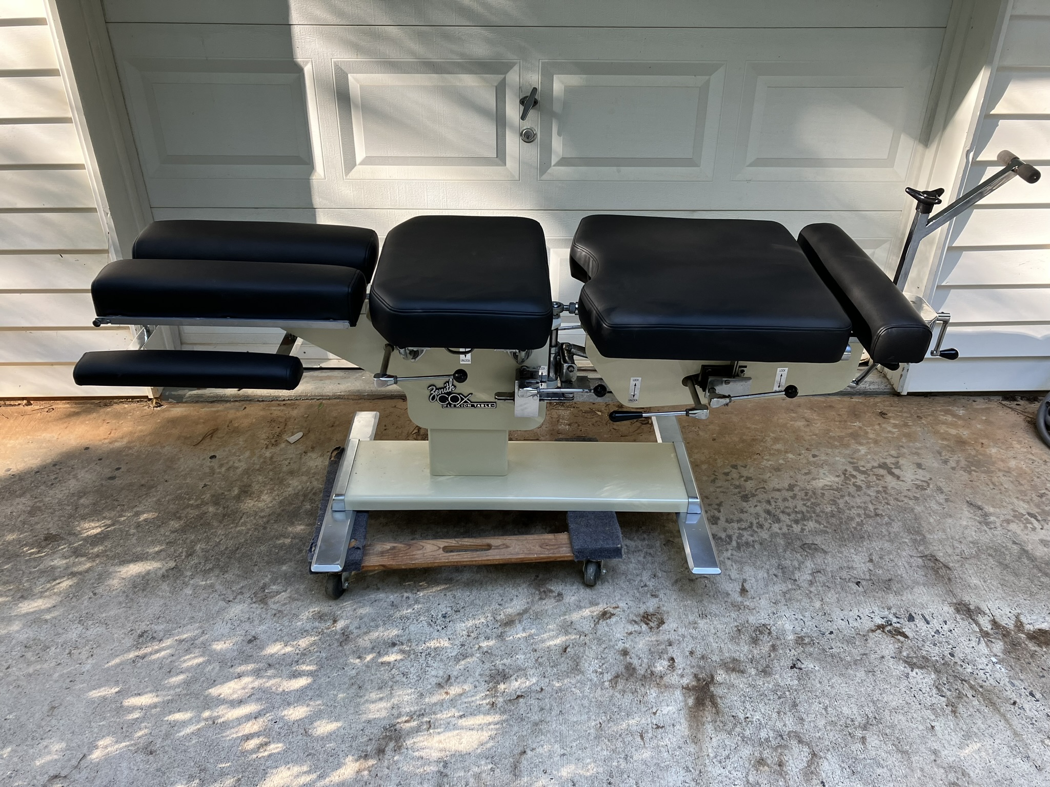 Zenith Cox 95 Manual Flexion Table | Manual Flexion | Chiro-Serve.com